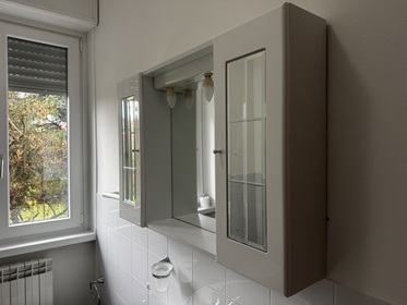 Mobile pensile da bagno bianco con specchio e luci -  Euro 40.- 